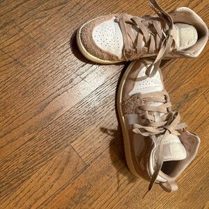Nike Kids Sneakers in Tan and White